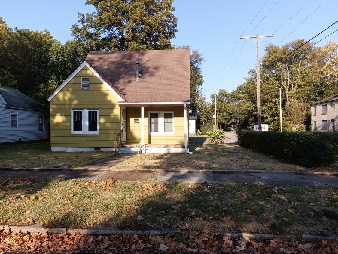 Primary Photo - 4/2 Home for Lease at 322 Hazel St., Newpo...