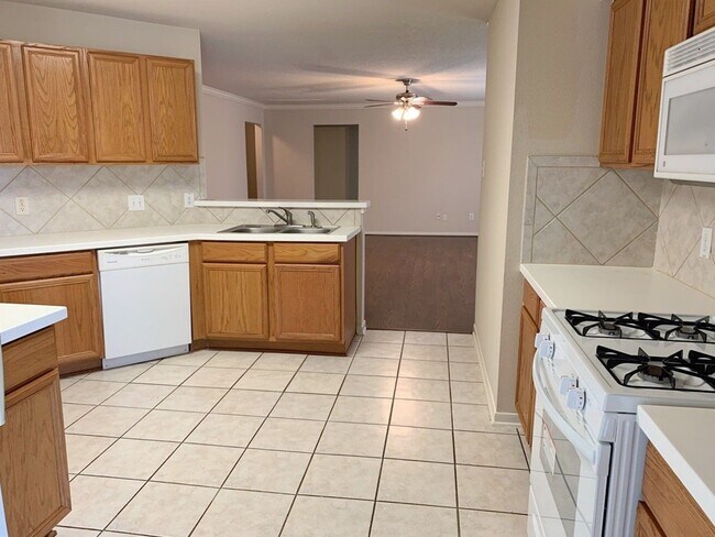 Foto del edificio - 2747 Lofty Elm St