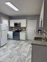 Building Photo - 352 Vine St