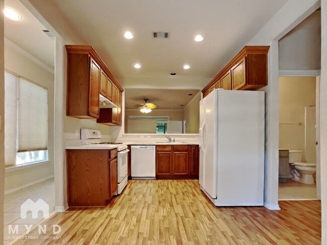 Building Photo - 115 Ranier Ln