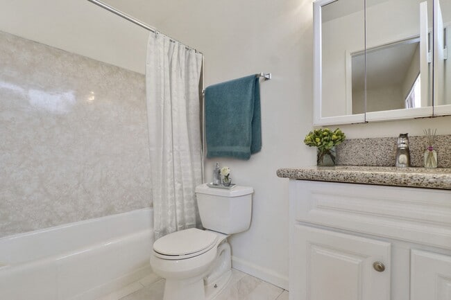 Building Photo - 3585 Centinela