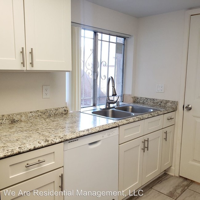 Building Photo - 4112 N 69th Dr