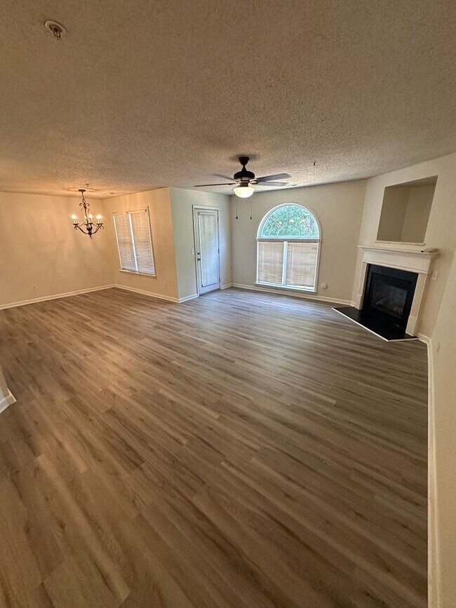 Foto del edificio - 3475 Forestdale Dr