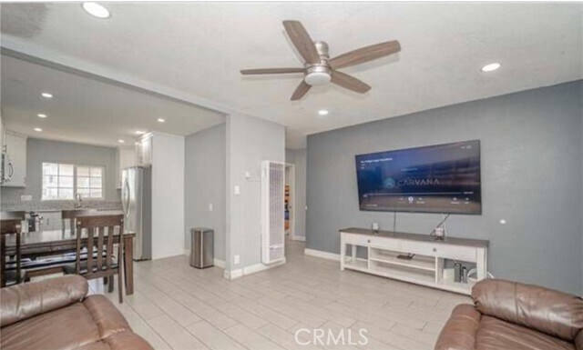 Foto del edificio - 24535 Myers Ave