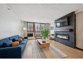 Building Photo - 433 S 7th St