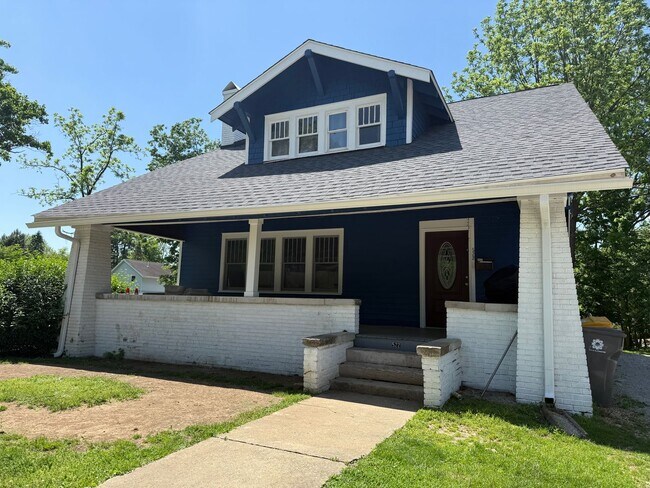 Building Photo - 5 bedroom, 2 bath Home: Available July 2027!