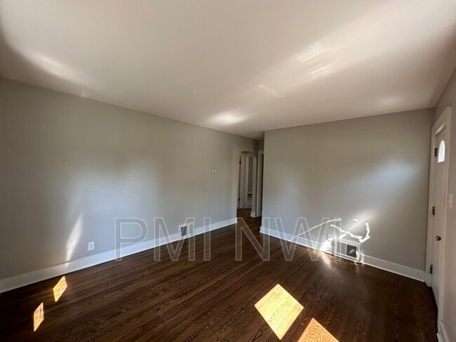 Building Photo - 7414 Tapper Ave