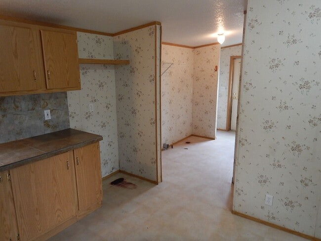 Building Photo - Manufactured Home on Large Lot with Mounta...