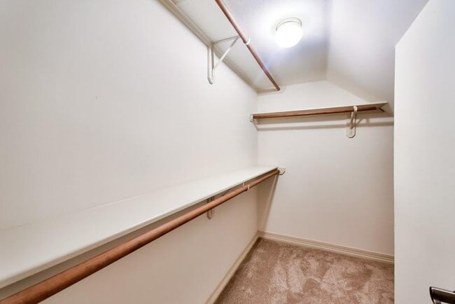 Building Photo - 845 Rosine St