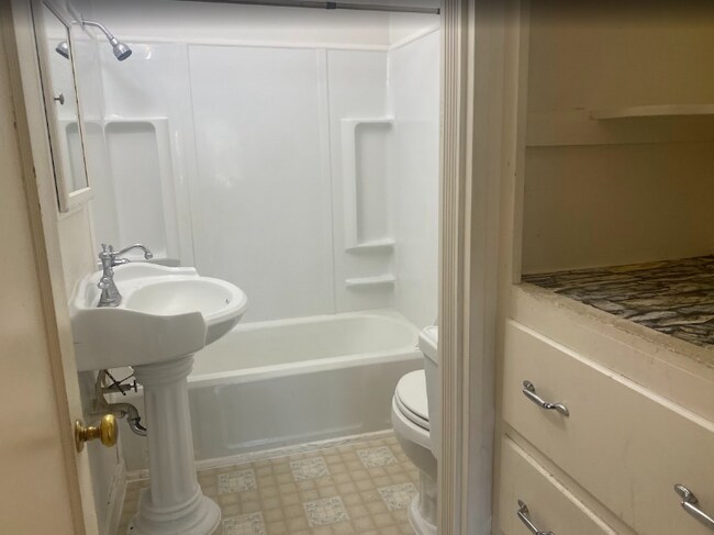 Foto del edificio - 2450 Wantland Ave