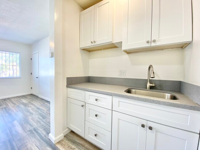 Building Photo - 5475 Homeside Ave