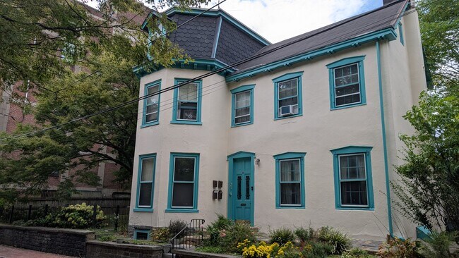 Foto del edificio - 21 E Penn St