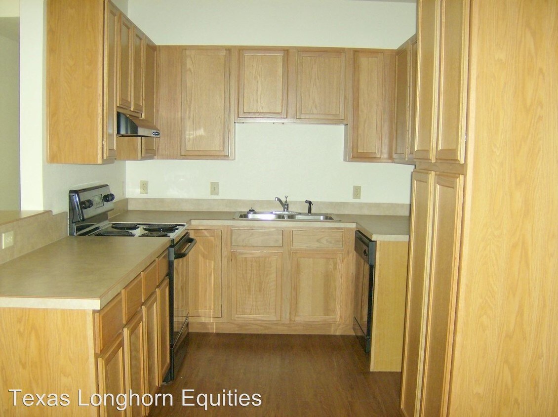 Building Photo - 2 br, 2 bath Apartment - 228 S. Line #101