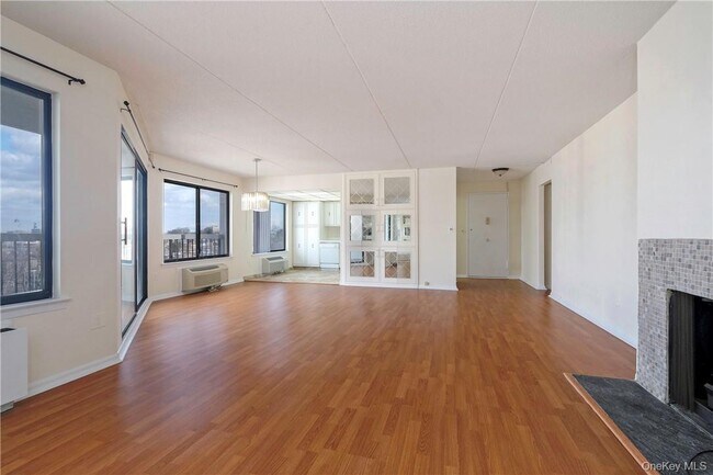 Building Photo - 400 High Point Dr