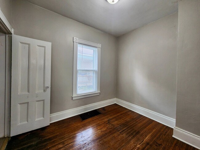 Building Photo - Single family home desirable 19th Ward!!! ...