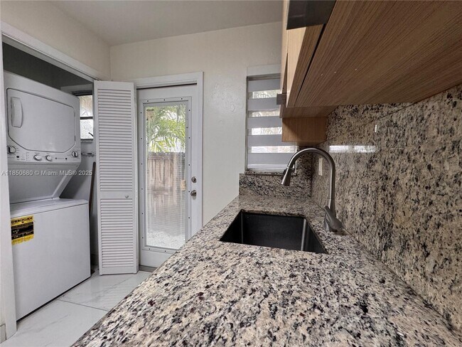 Foto del edificio - 7135 SW 22nd St