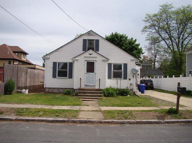 Building Photo - 145 McQuesten St