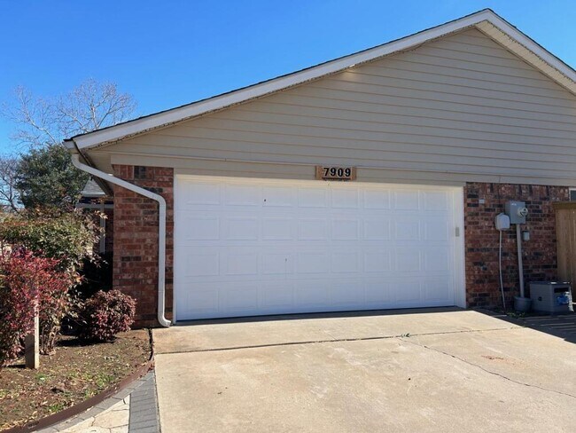 Foto del edificio - 7909 NW Folkstone Way