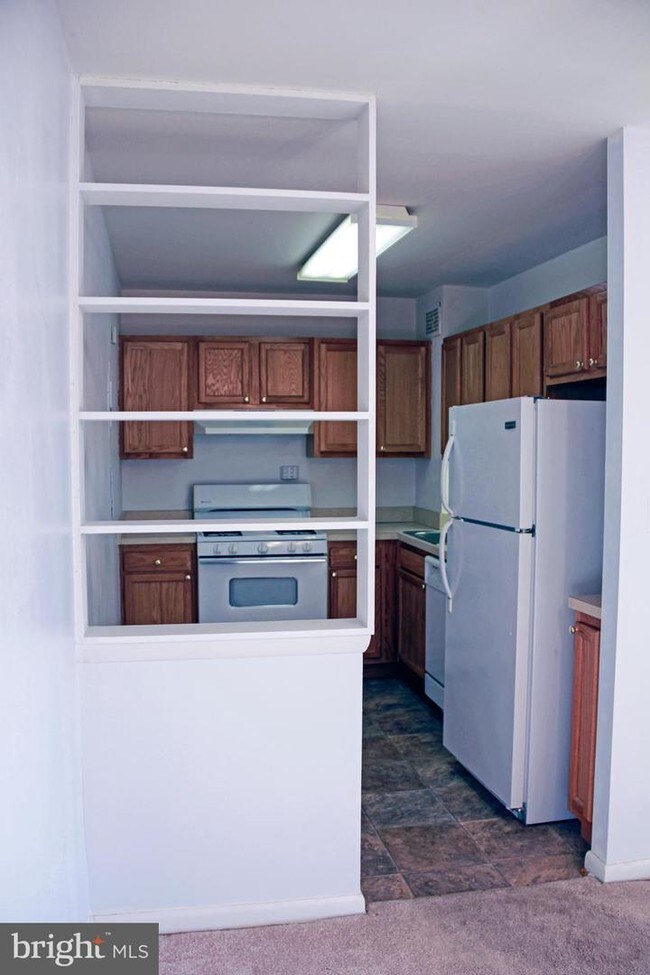 Building Photo - 130 Slade Ave