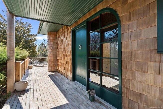 Building Photo - 350 Montauk Hwy