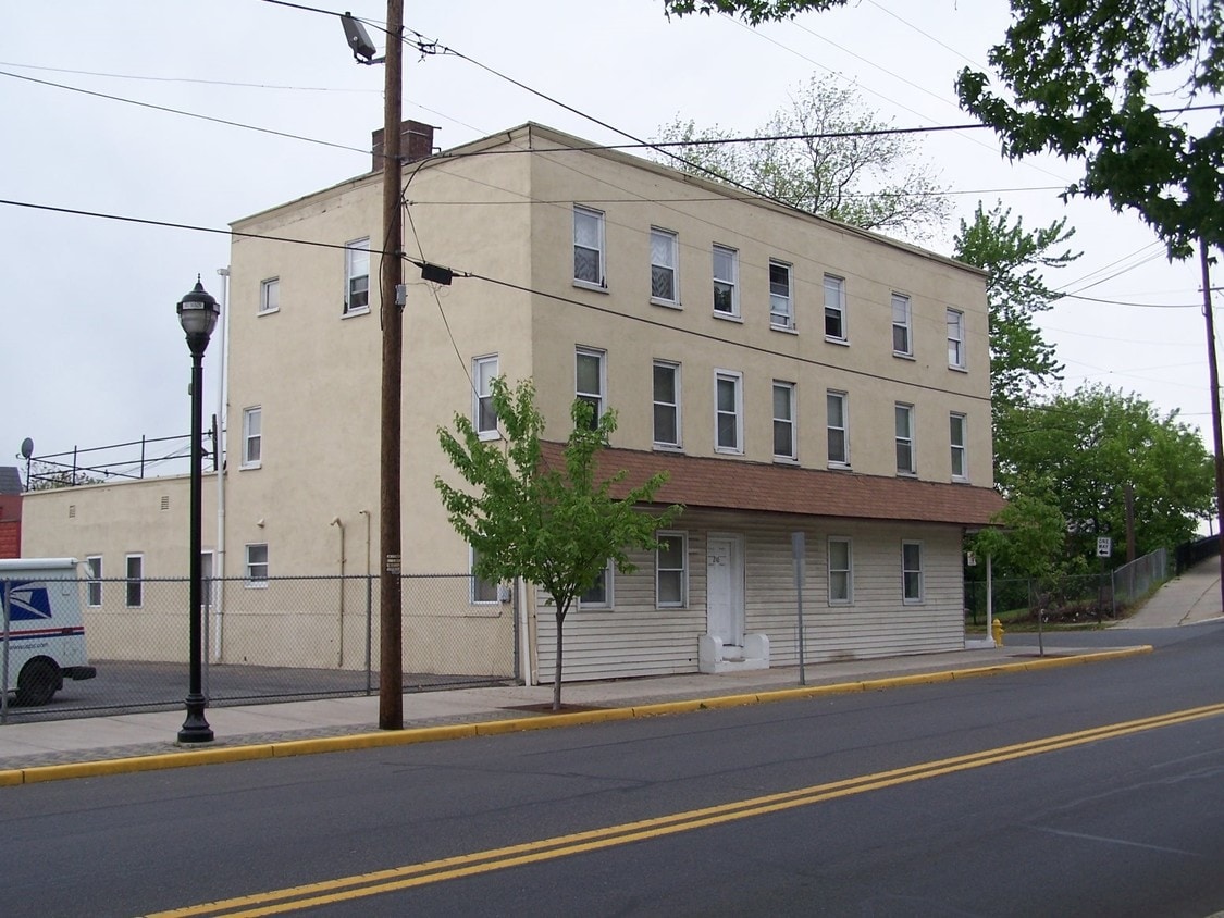 Primary Photo - 210-212 S Main St