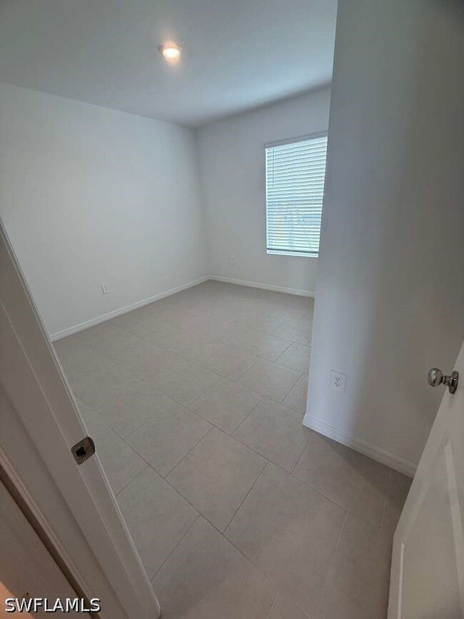 Building Photo - 11613 Savanna Lks Blvd
