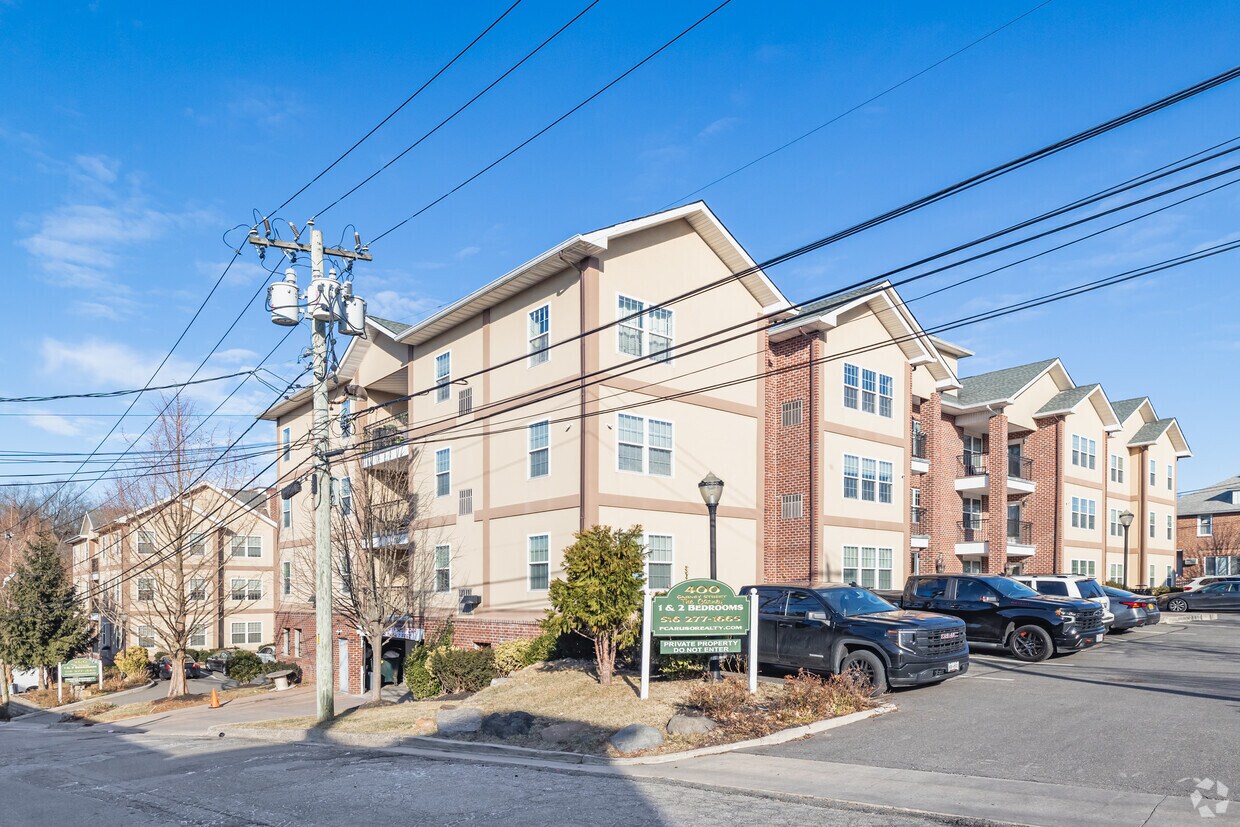 Primary Photo - 200-400 Carney St