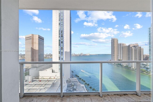 Building Photo - 300 S Biscayne Blvd