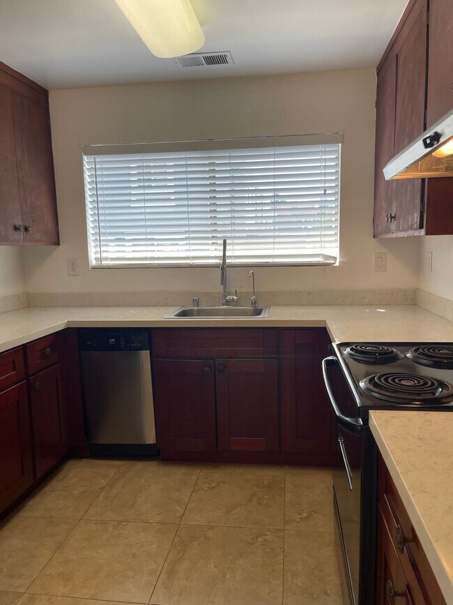 Building Photo - Michael 166