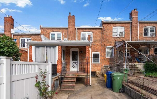 Building Photo - 1315 W 37th St