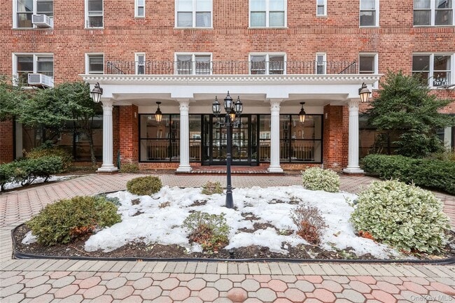 Foto del edificio - 105-25 64th Ave