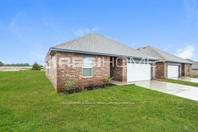Building Photo - 930B Elowyn Street