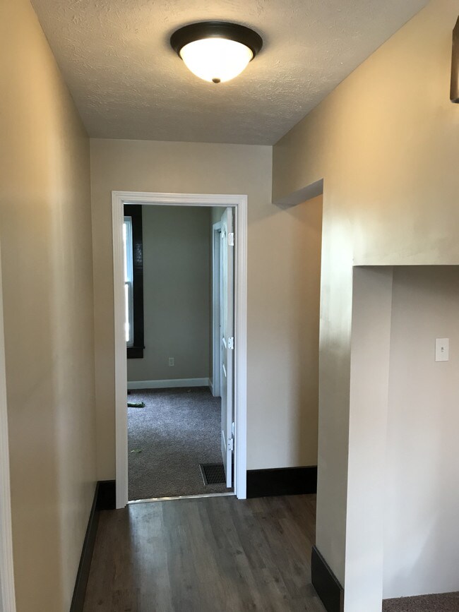 Foto del edificio - 103 N. Tompkins Duplex
