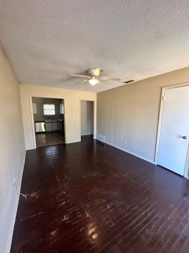 Foto del edificio - 1351 Westview Dr