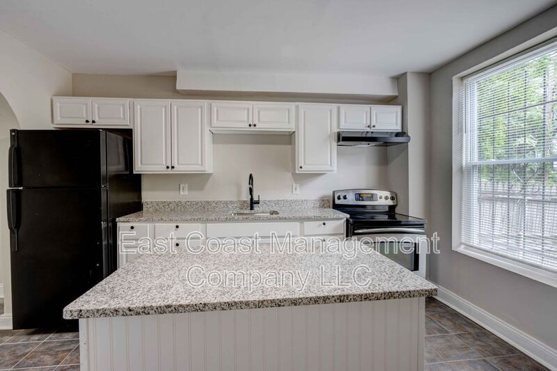 Primary Photo - 2127 W Fairmount Ave