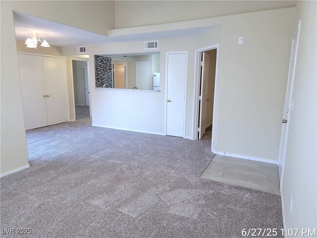 Foto del edificio - 555 E Silverado Ranch Blvd