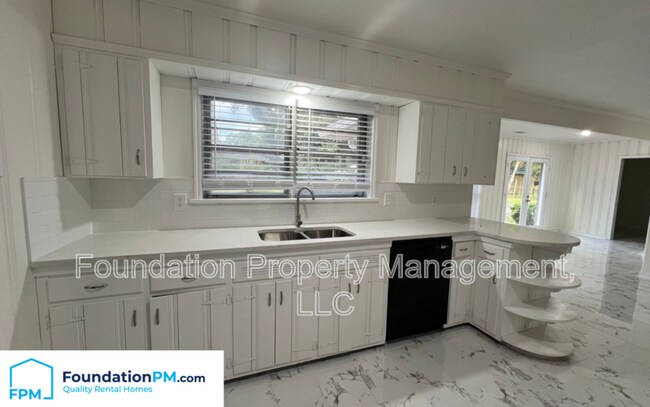 Building Photo - 800 E Shelby Dr