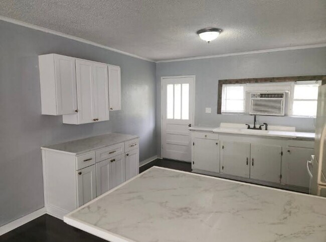 Foto del edificio - 1326 Barry St