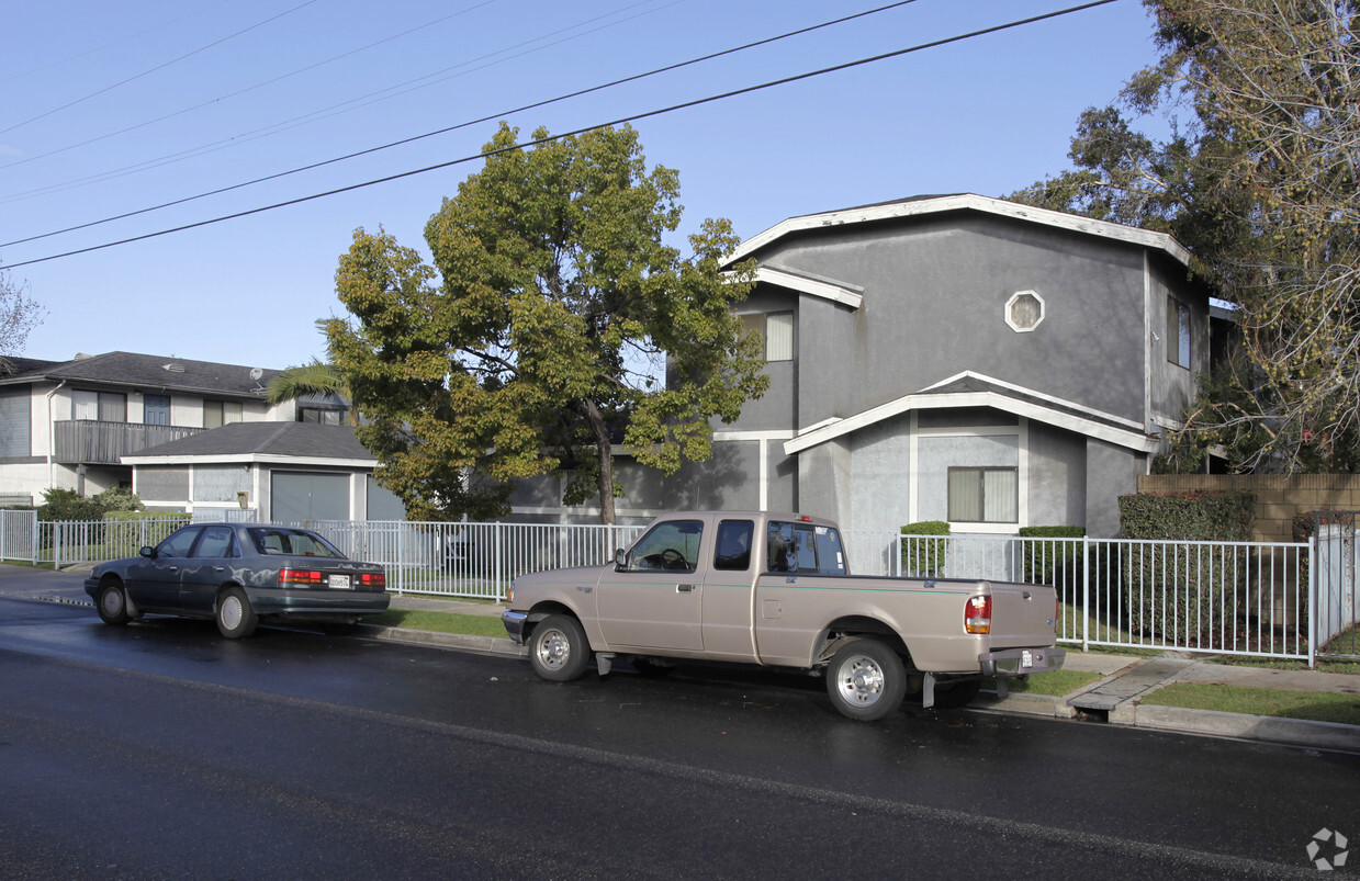 Primary Photo - Buena Terrace Apartments