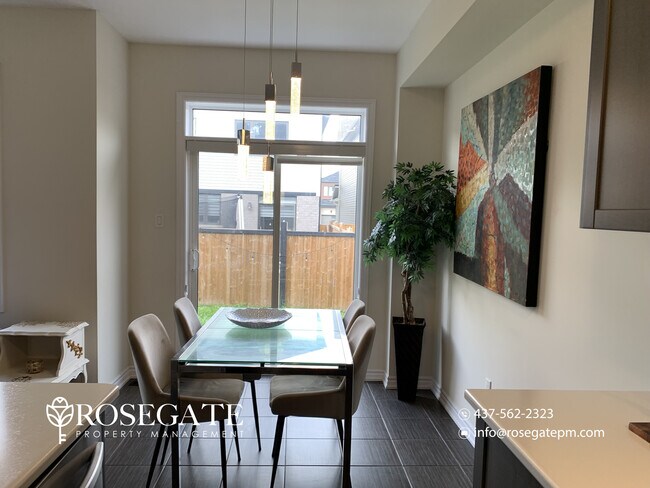 Photo du bâtiment - 3-Bedroom Upper-Level Apartment in Brantford | 2 Parking Spots + Private Garage