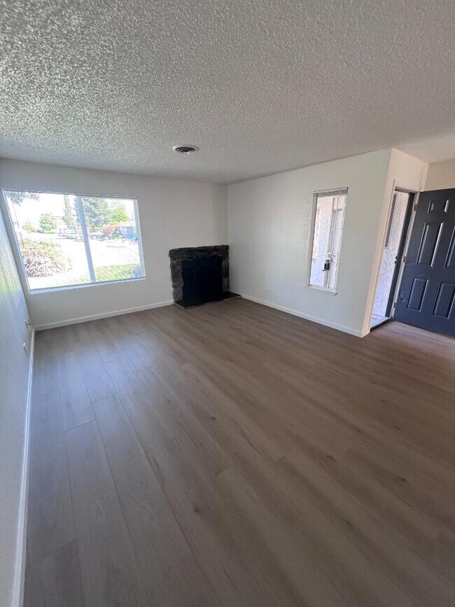 Foto del edificio - 1178-1180 1210-1212 Forestwood Dr
