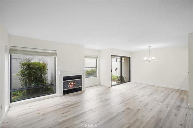 Building Photo - 4263 Las Virgenes Rd