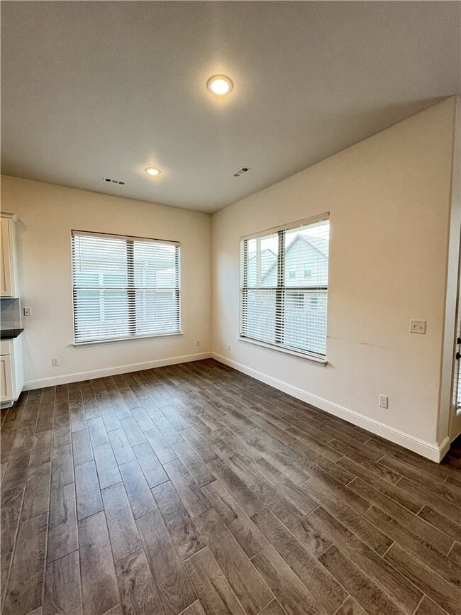 Building Photo - 2060 Periwinkle Pl