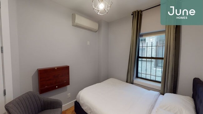 Building Photo - ROOM ONLY in 5-bed/2.5-bath Home