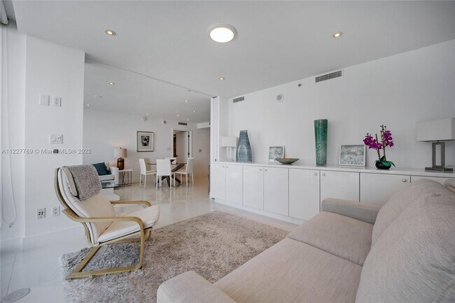 Building Photo - 6801 Collins Ave