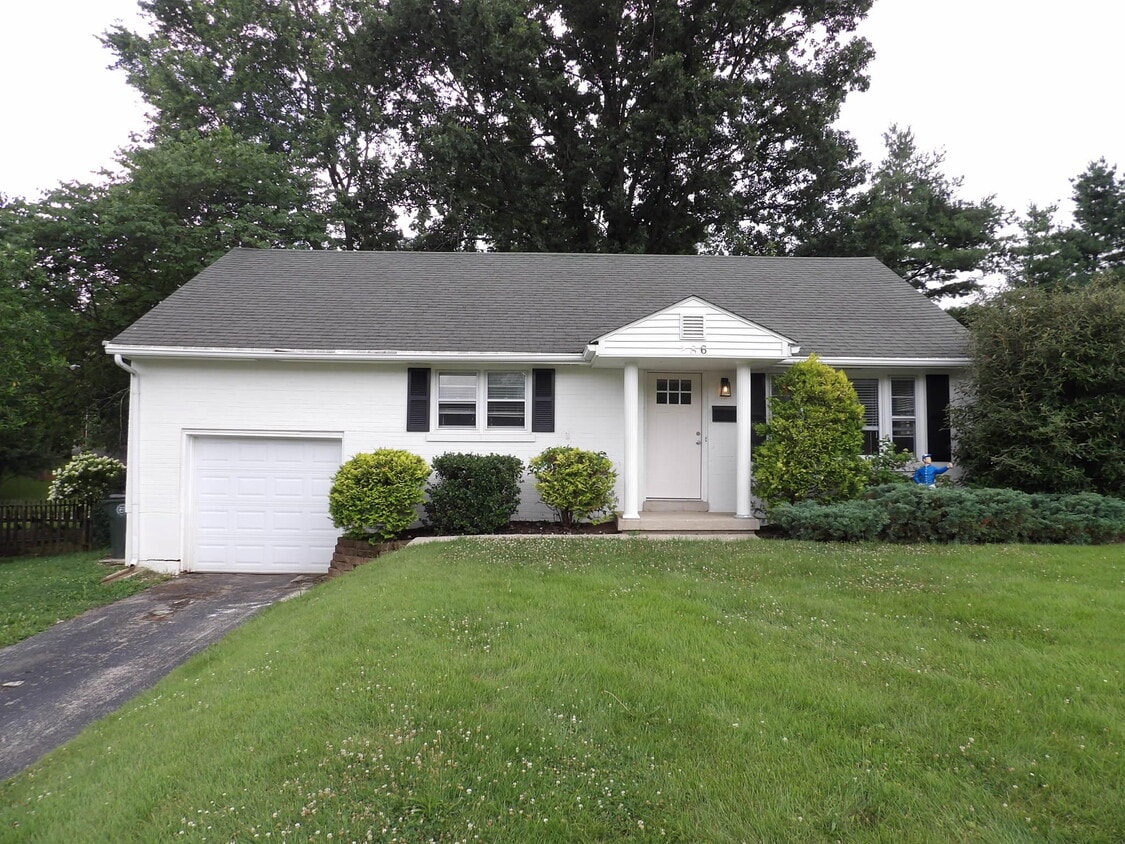 Primary Photo - 286 Zandale Dr