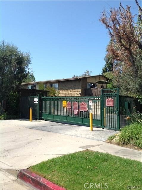 Foto principal - 3050 S Bristol St