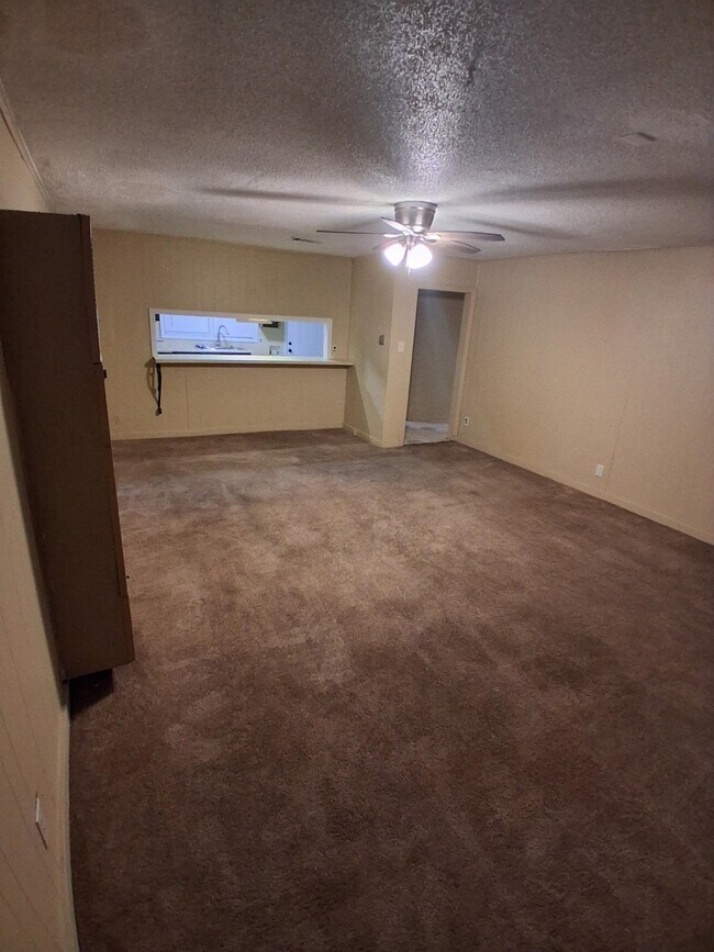 Building Photo - 2435 Silver St