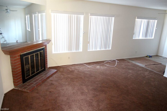 Building Photo - 5735 Hazeltine Ave