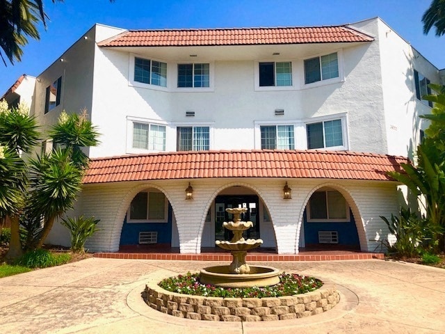 Building Photo - Casa Serena